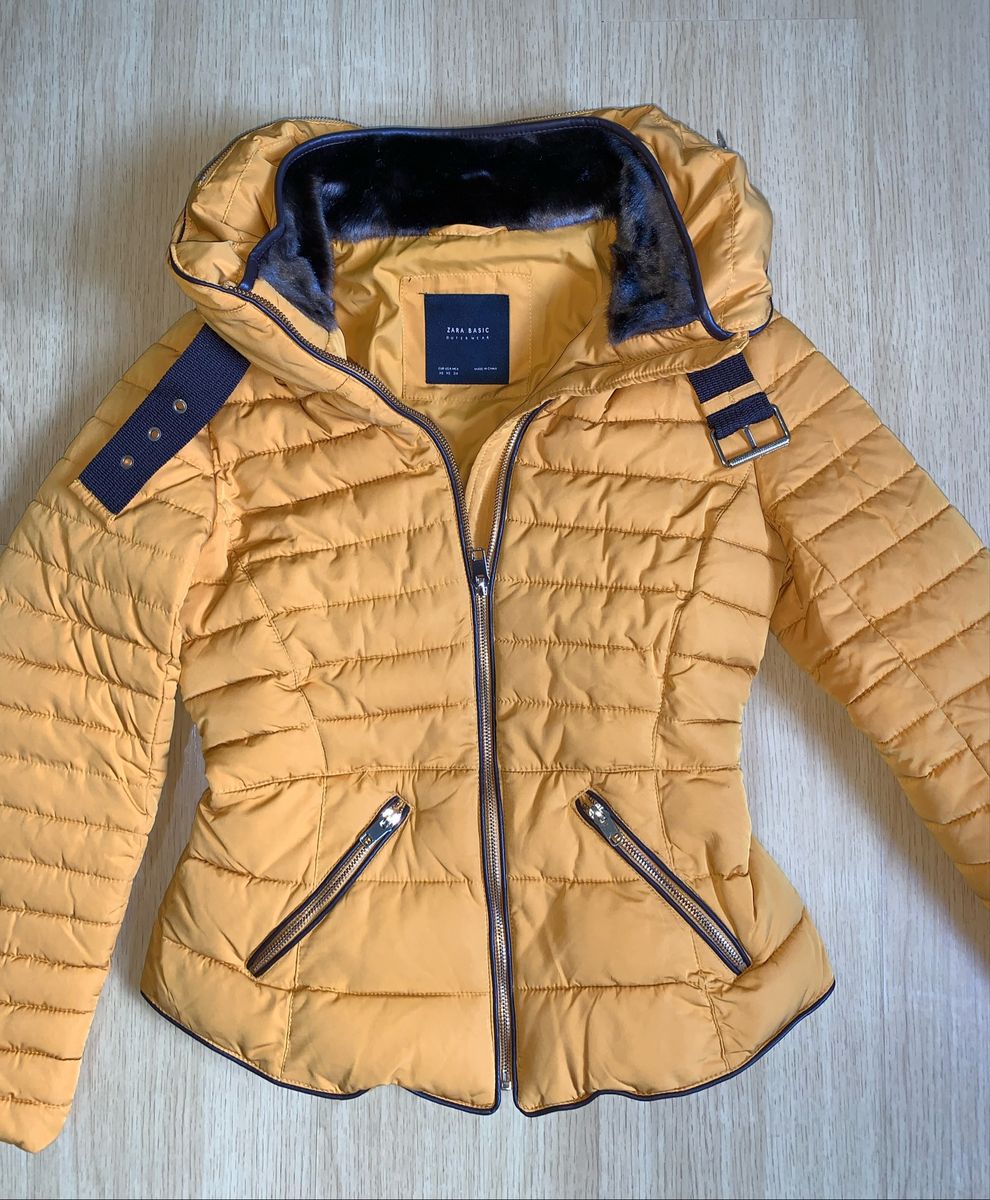 jaqueta amarela zara