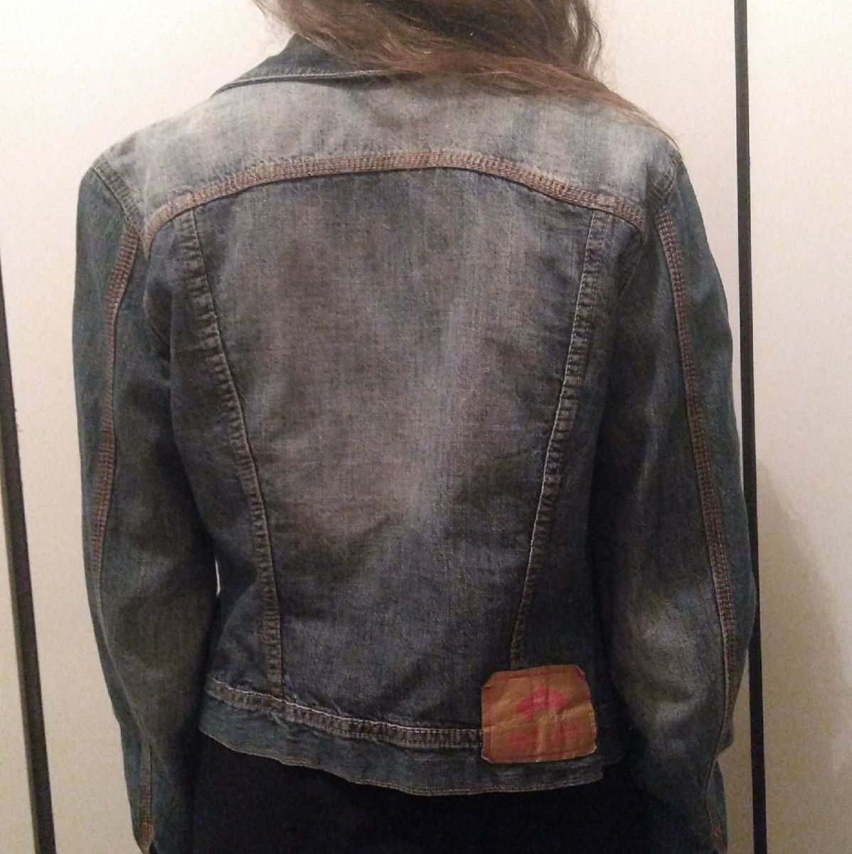 jaqueta de couro acostamento