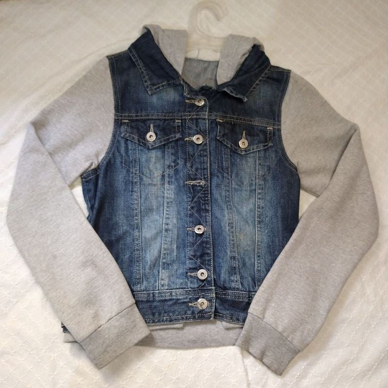 Jaqueta Jeans com Capuz e Manga Moletom Código Girls Blusa
