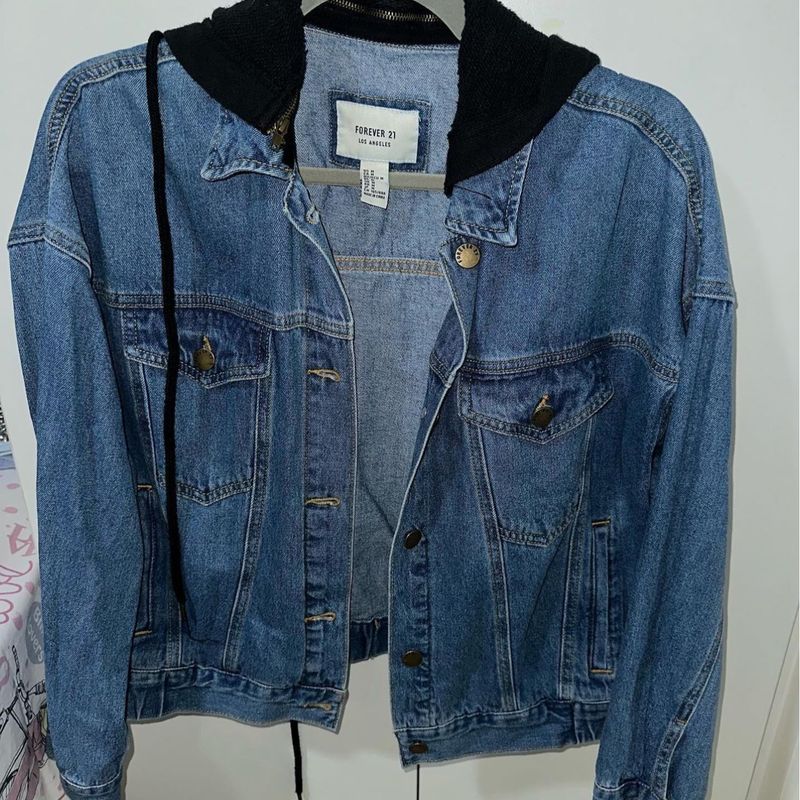 https://photos.enjoei.com.br/jaqueta-jeans-com-capuz-moletom-forever21-88864153/800x800/czM6Ly9waG90b3MuZW5qb2VpLmNvbS5ici9wcm9kdWN0cy85MDM1NTI1L2Q1MGFhODNmZmY1ZDFkZDQ3NjdkODI4YTI5ZDFiNWJkLmpwZw