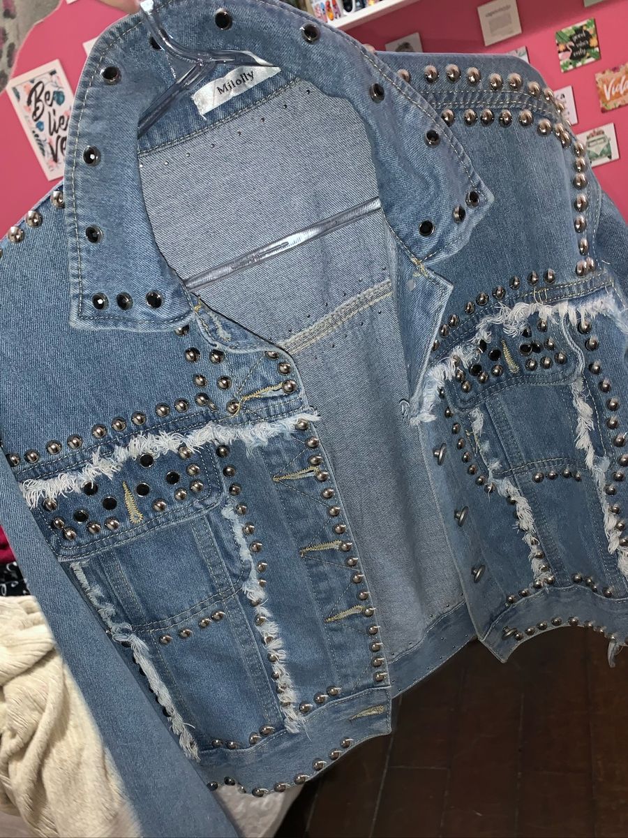 jaqueta jeans com tachas