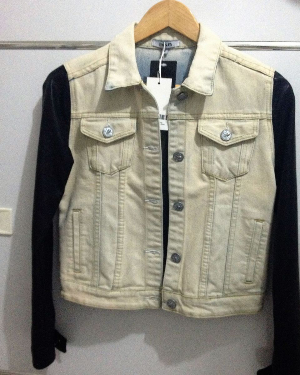 jaqueta jeans com manga de couro