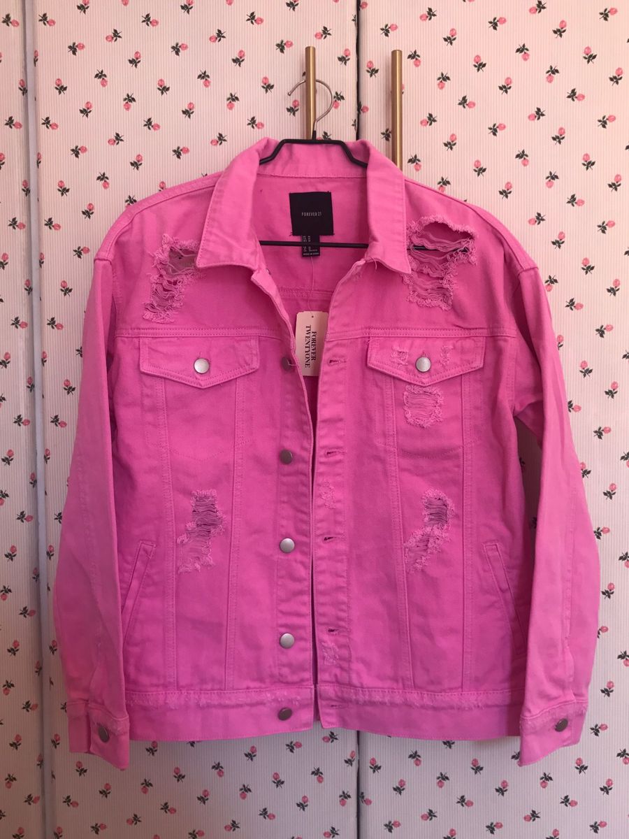 jaqueta jeans com pelo rosa