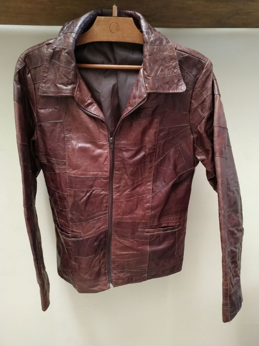 jaqueta marrom de couro feminina