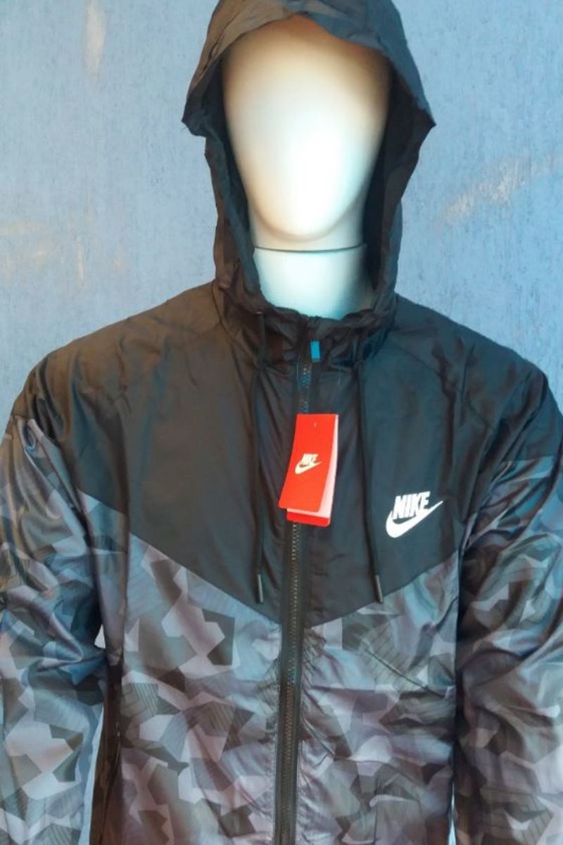 casaco camuflado nike