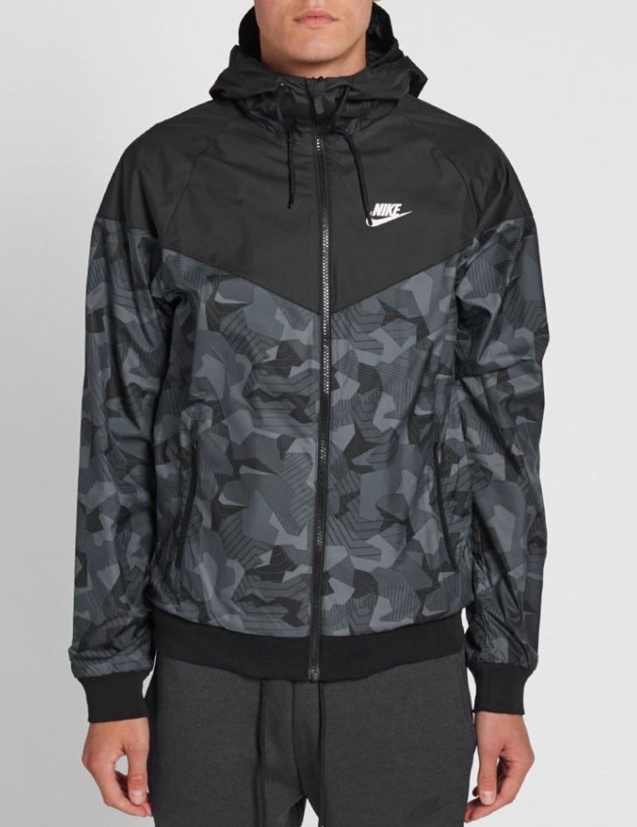 jaqueta camuflada nike