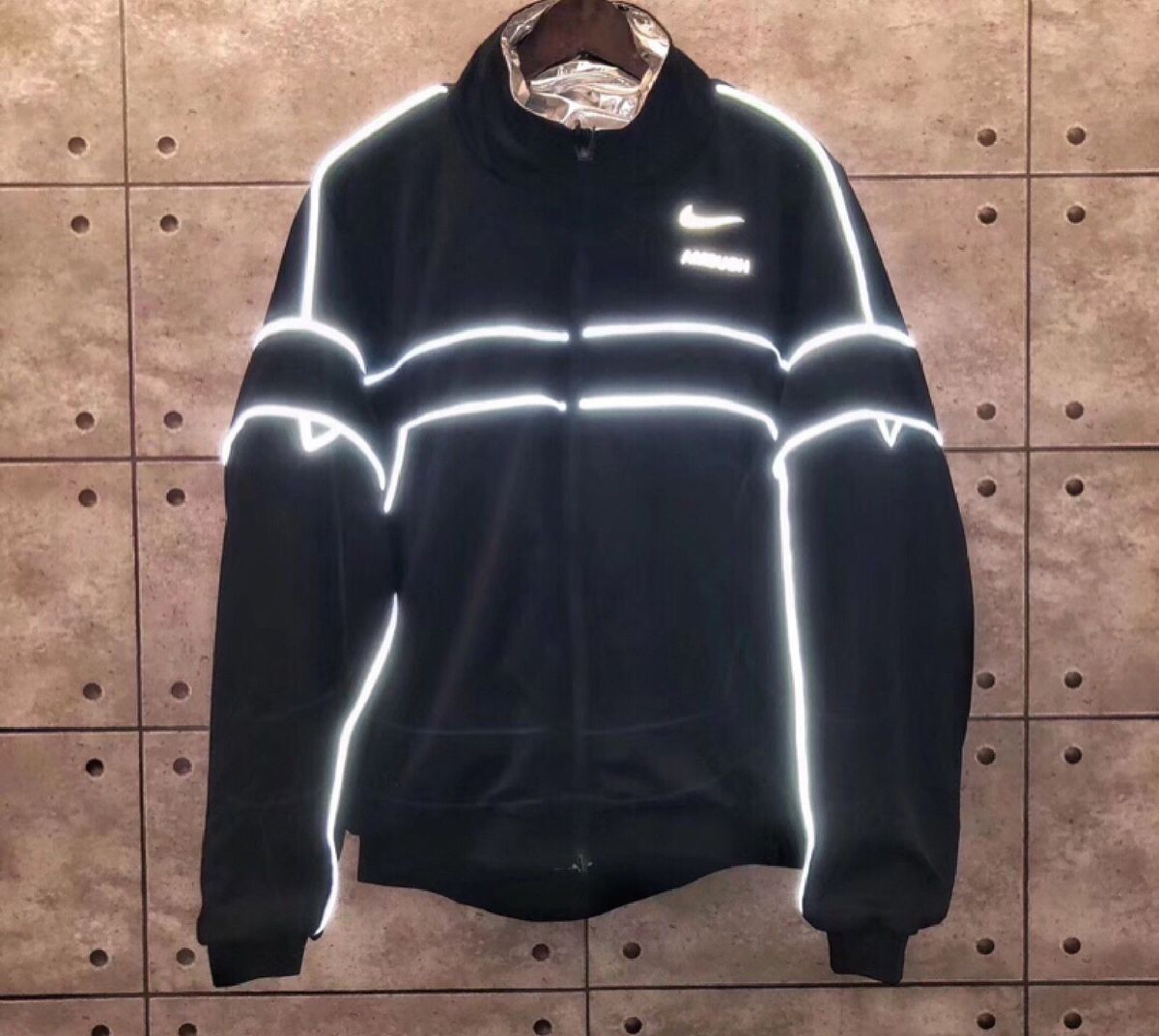 roupa refletiva nike
