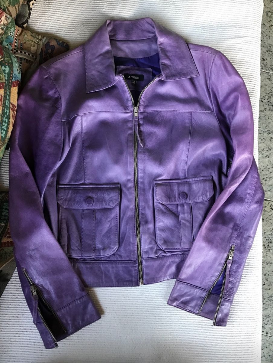 jaqueta de couro roxa