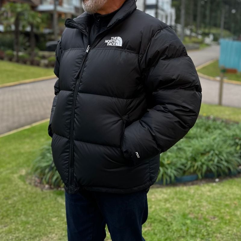 https://photos.enjoei.com.br/jaqueta-puffer-retro-nuptse-the-north-face-88068308/800x800/czM6Ly9waG90b3MuZW5qb2VpLmNvbS5ici9wcm9kdWN0cy83MjcyNTk1Lzk2OWZjMzQwOTY1ZjE4NTU3NTVkNTFiNWRmZGMyZDg5LmpwZw