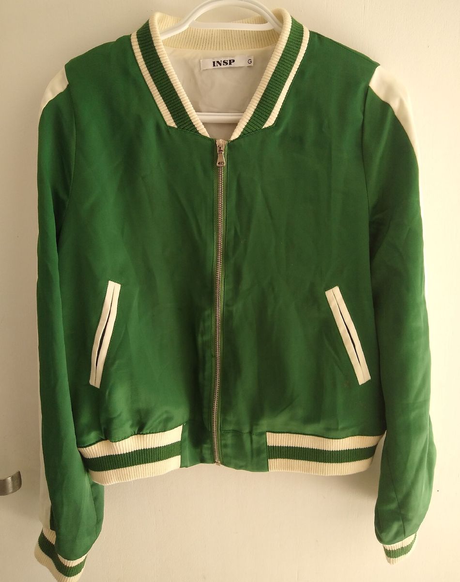 casaco verde e branco