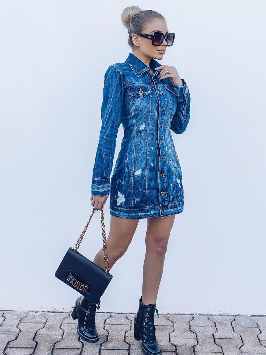 vestido jeans com casaco