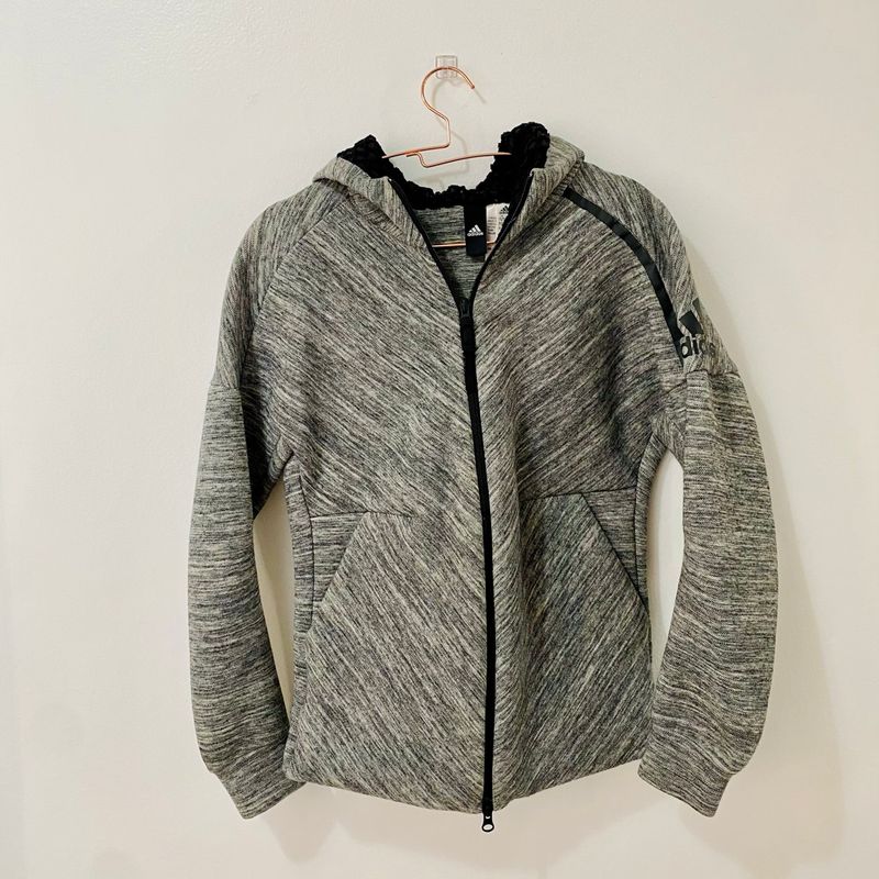Jaqueta Zne Travel Hoodie Cinza Mesclado Adidas Adidas Usado 104460018 enjoei