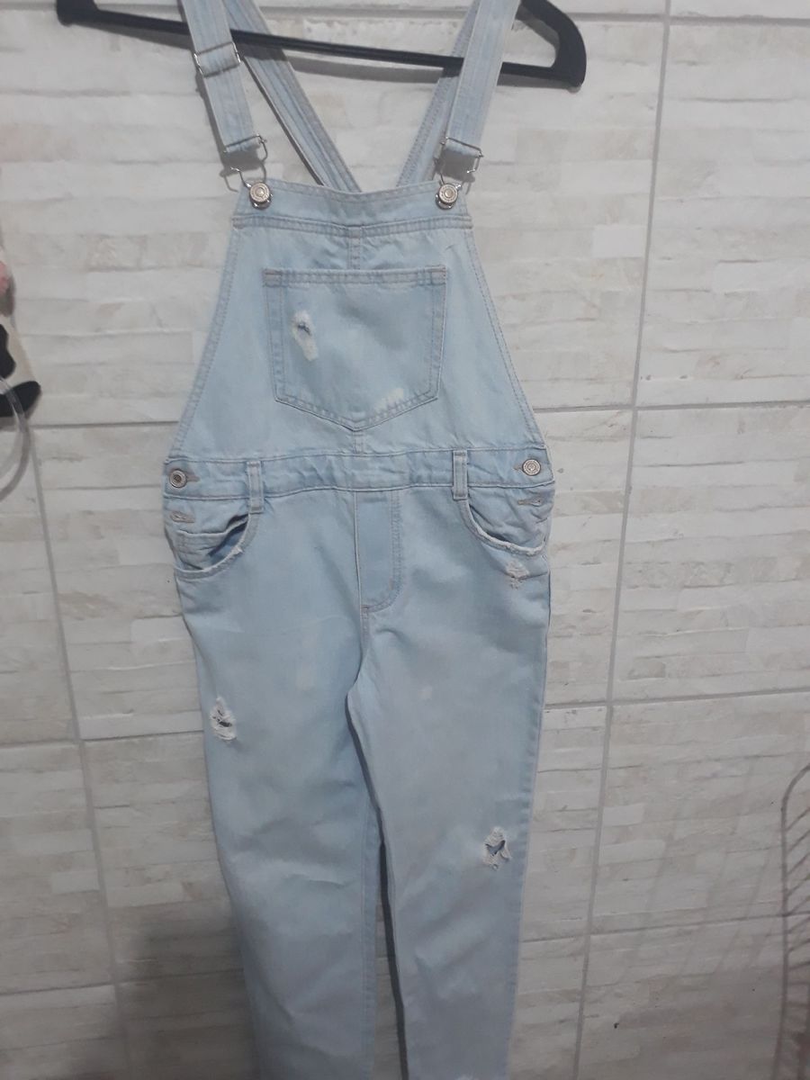 jardineira jeans feminina rasgadinha