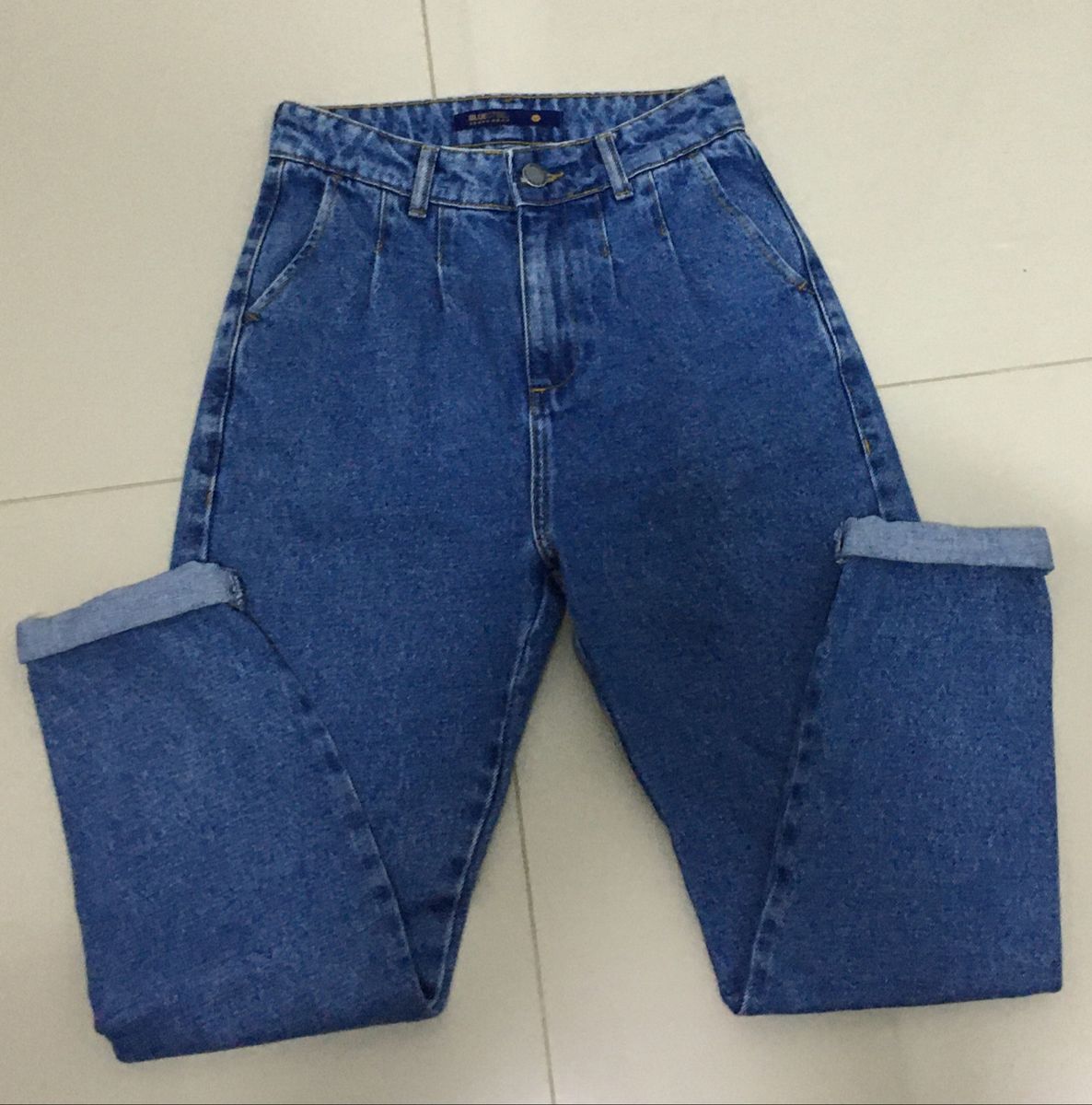 calça jeans feminina com pregas