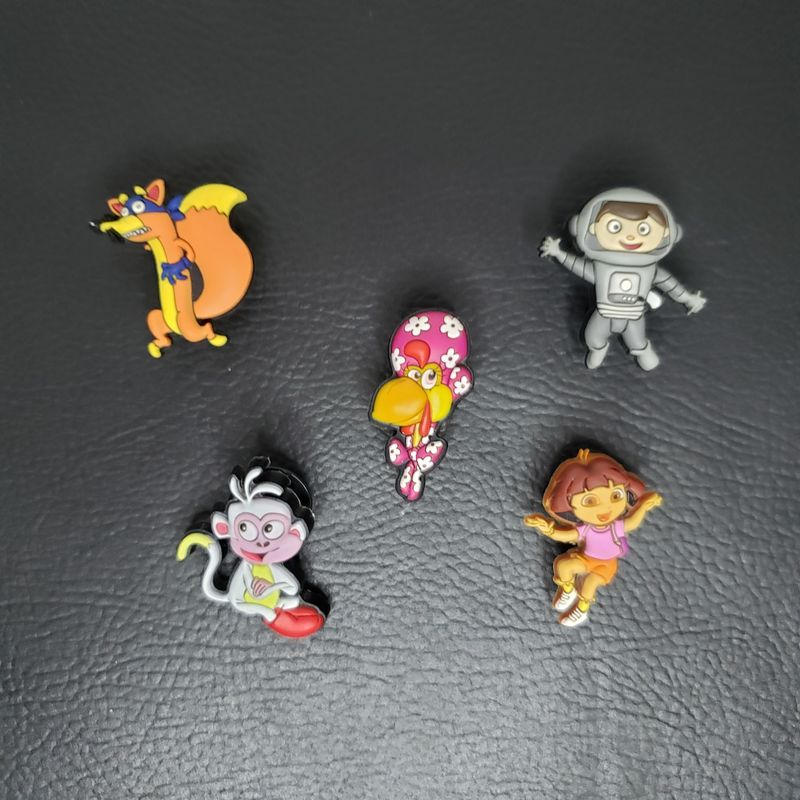 Jibbitz Crocs Dora Aventureira Crocs Usado 110232929 enjoei