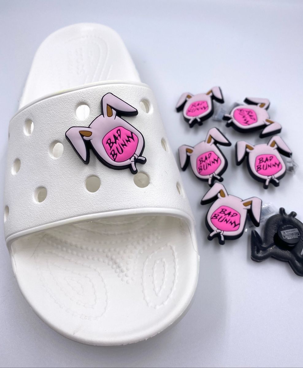 Jibbitz para Crocs, Bad Bunny Produto Feminino Crocs Nunca Usado