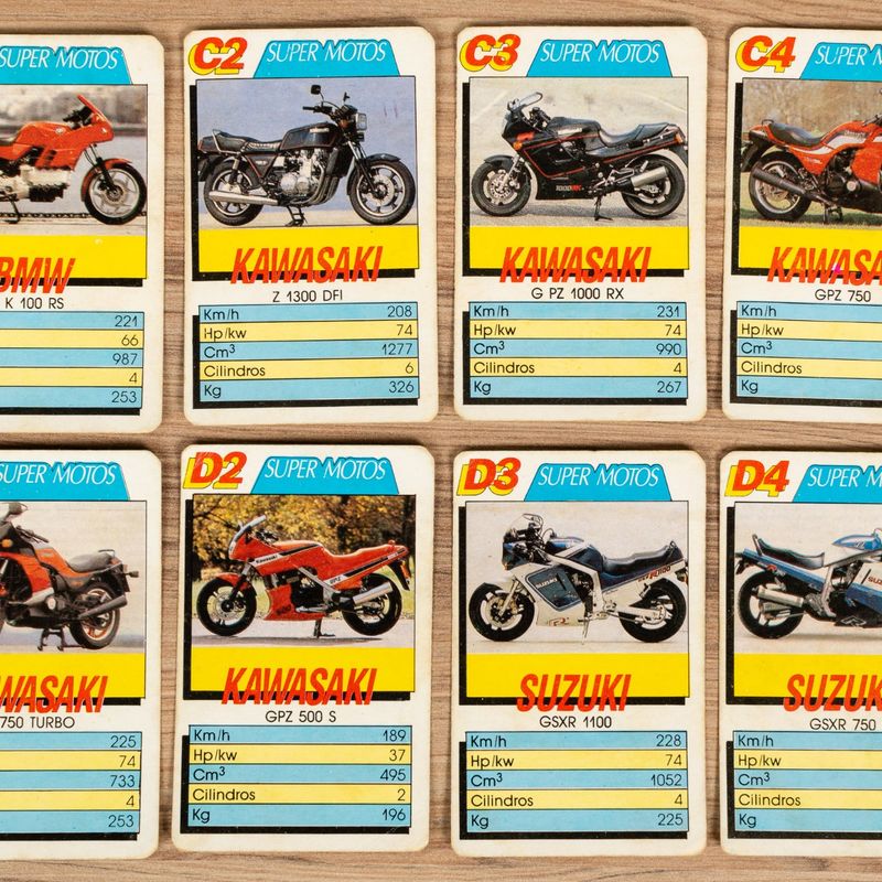 Jogo de Cartas Colecionáveis 4 Match Super Motos Cromy Club Anos