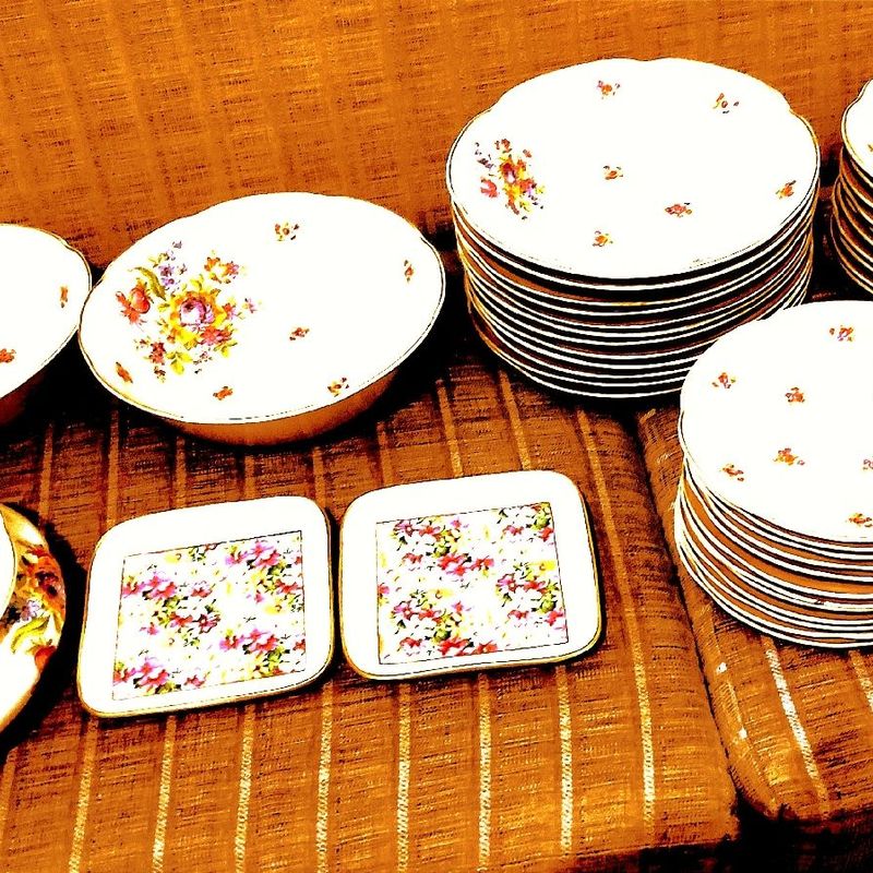 Jogo de Jantar de Porcelana , Mais de 40 Peças!!!, Móvel de Antiquário  Porcelanato Usado 77446576
