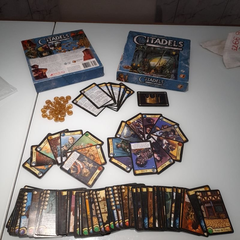 Citadels (2ª Edição) Revisada - Jogo de Cartas - Galápagos Jogos