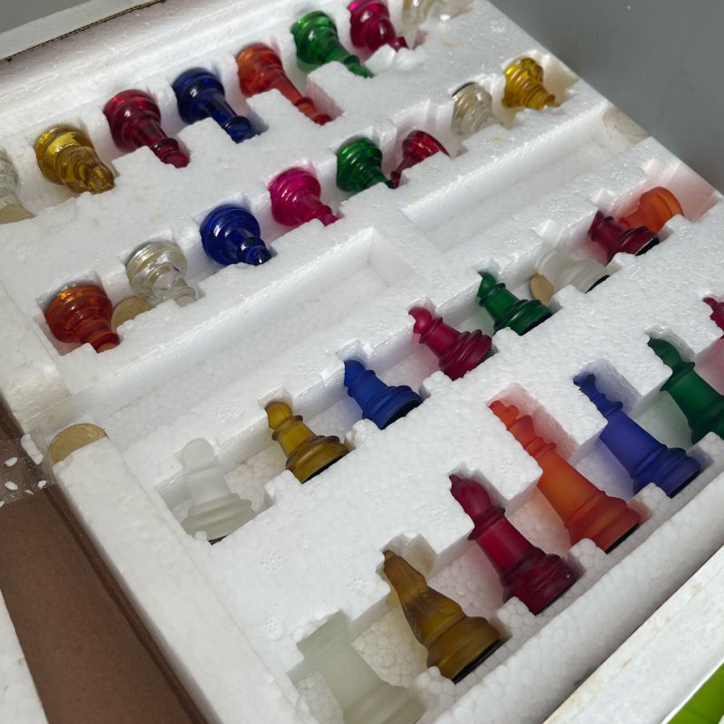 Jogo de xadrez em vidro colorido - China Jogos de Xadrez e Famliy preço