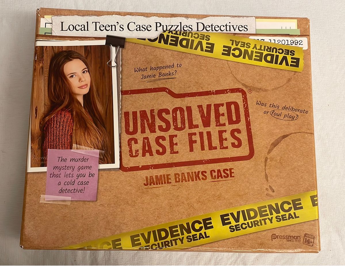 Jogo Unsolved Case Files | Jogo de Tabuleiro Usado 84446582 | enjoei