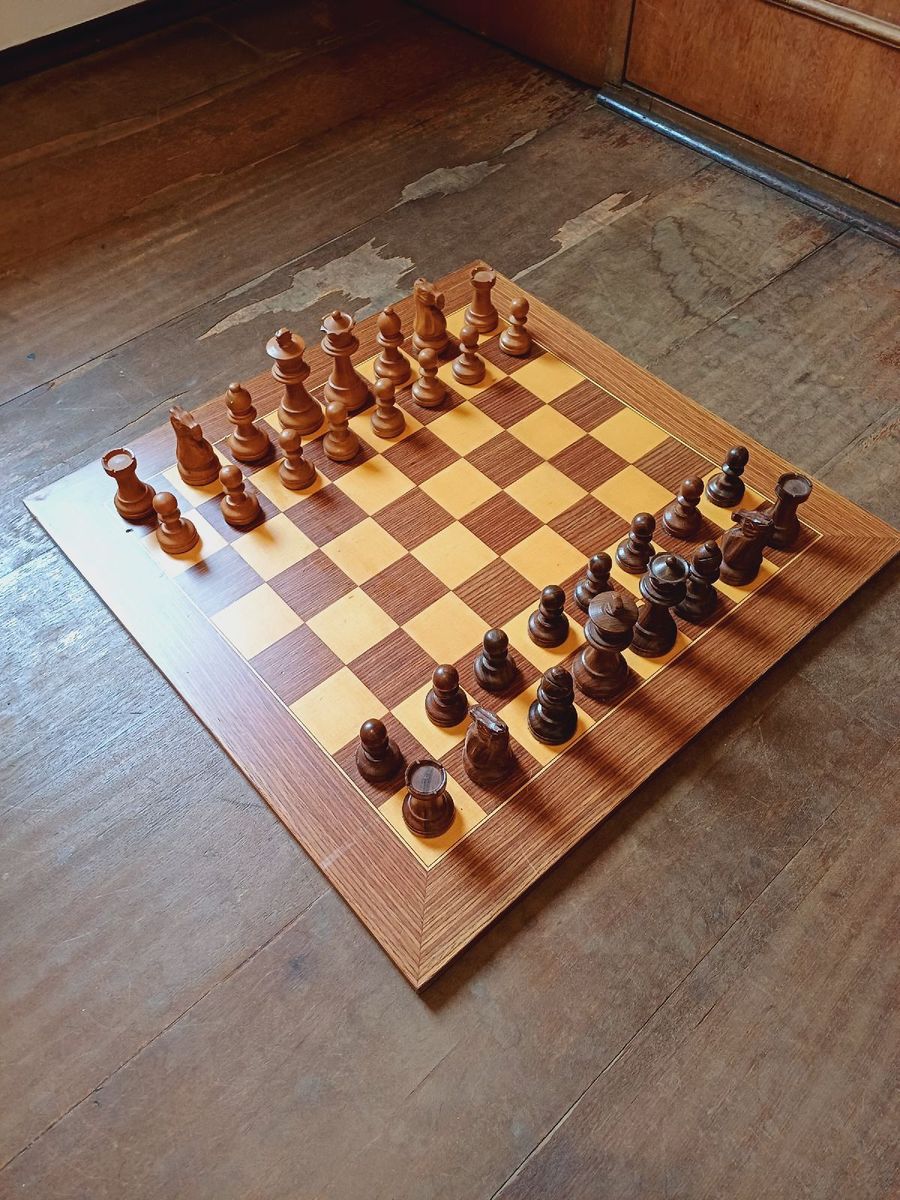 jogo de xadrez OKWA grande de luxo (rei 9 cm.) + jogo de gamão (1) - Madeira  - Catawiki