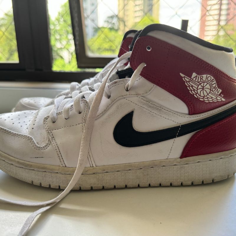 Jordan 1 mid white black store gym red