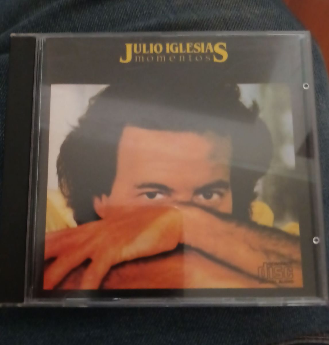 Julio Iglesias Momentos Coletânea com Os Maiores Sucessos Produto Vintage e Retro Cd Usado