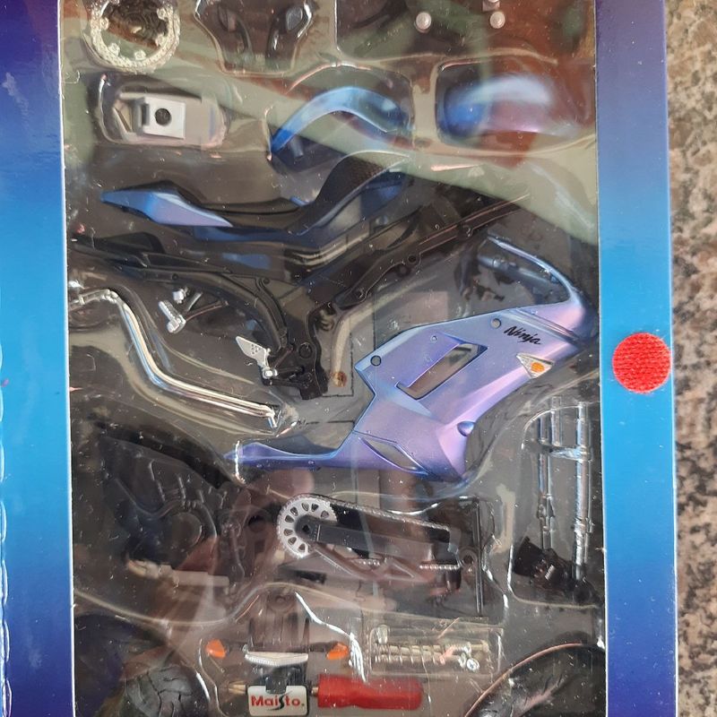 Kawasaki Ninja Zx-6r Miniatura 1:12 | Maisto Usado 90038643 | enjoei