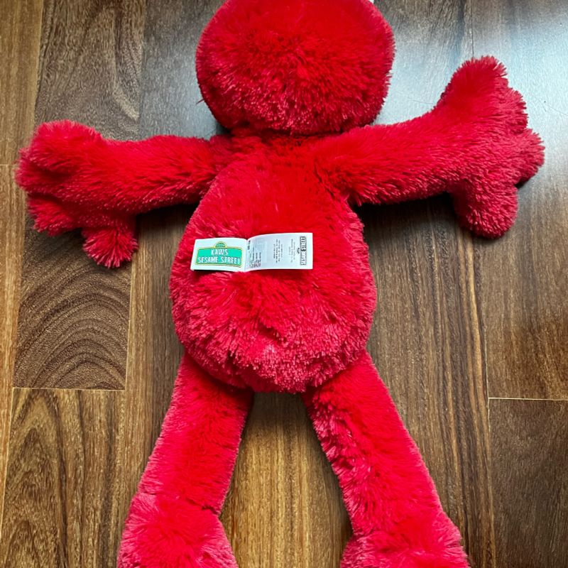 Uniqlo store elmo toy