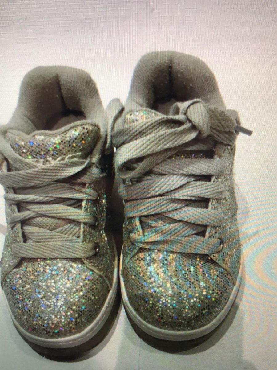 tênis de rodinha prata