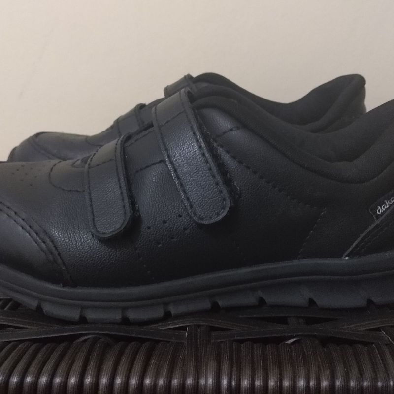 tenis escolar preto infantil dakotinha