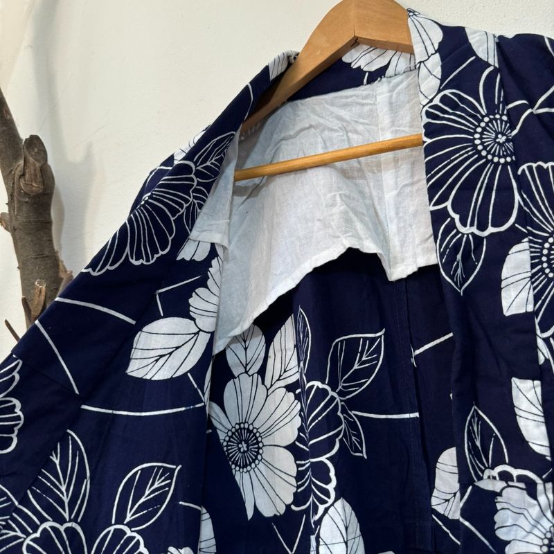 Kimono Japonês Vintage Azul Flores Brancas | Vintage Usado
