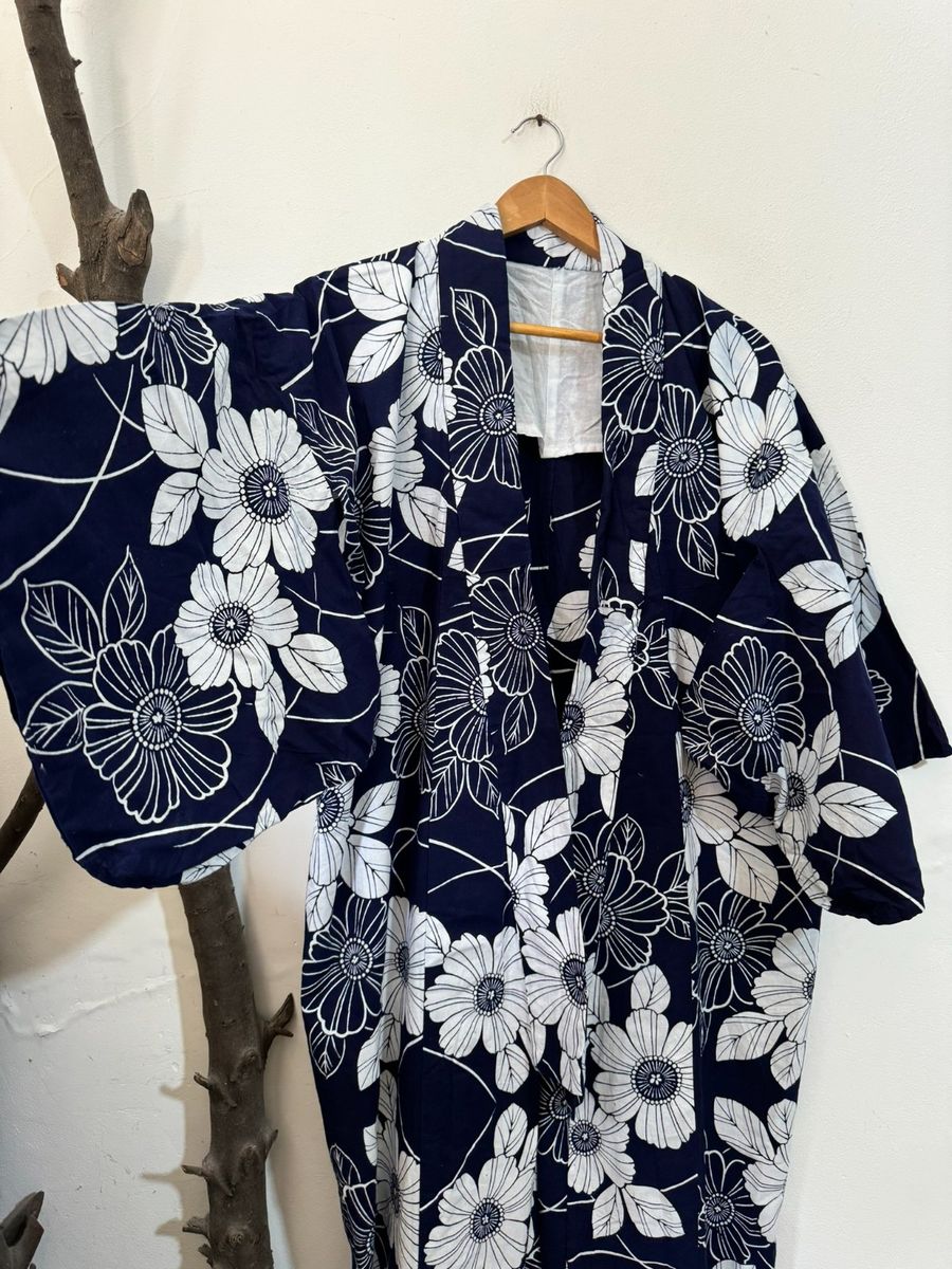 Kimono Japonês Vintage Azul Flores Brancas | Vintage Usado