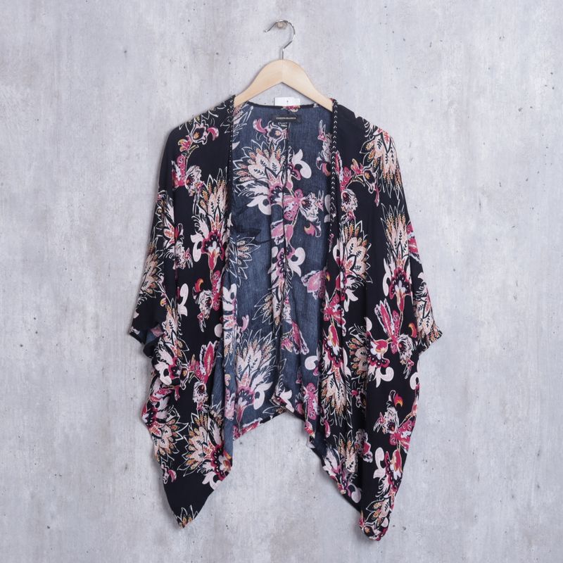 Kimono preto hot sale floral