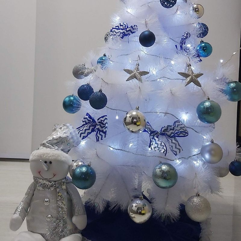 Kit: Árvore Natal Branca e Azul  Item de Decoração Natal Usado