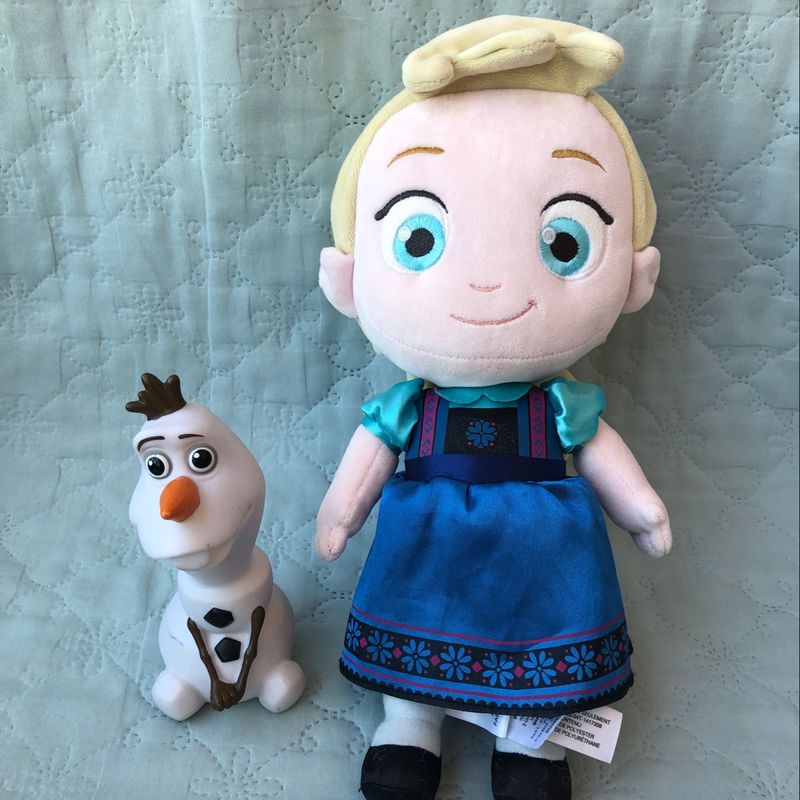 Elsa frozen sales doll disney store