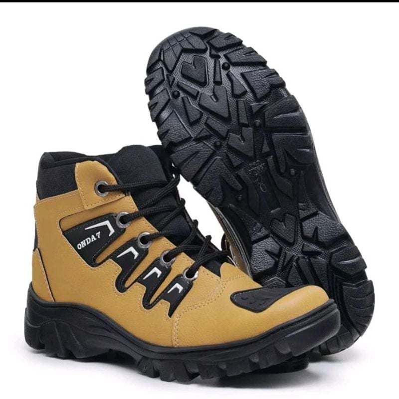 Kit com Bota Adventure + Chinelo + Carteira e Cinto