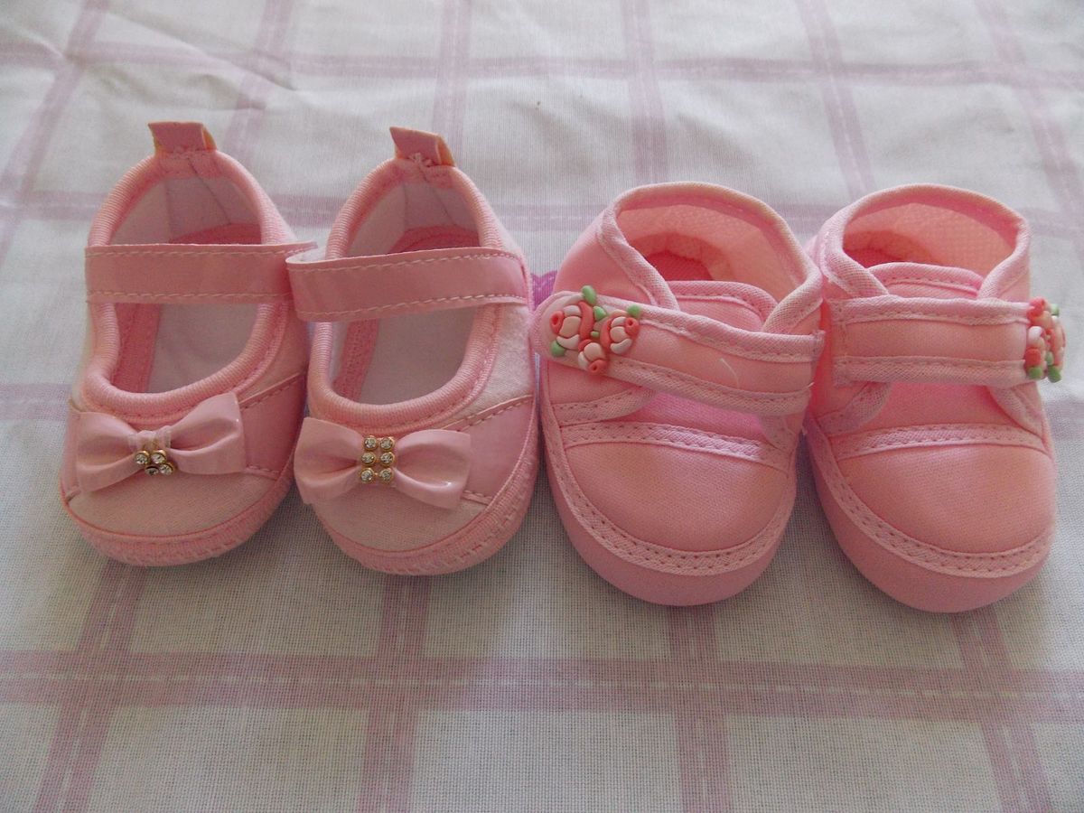 dois sapatinhos de bebe
