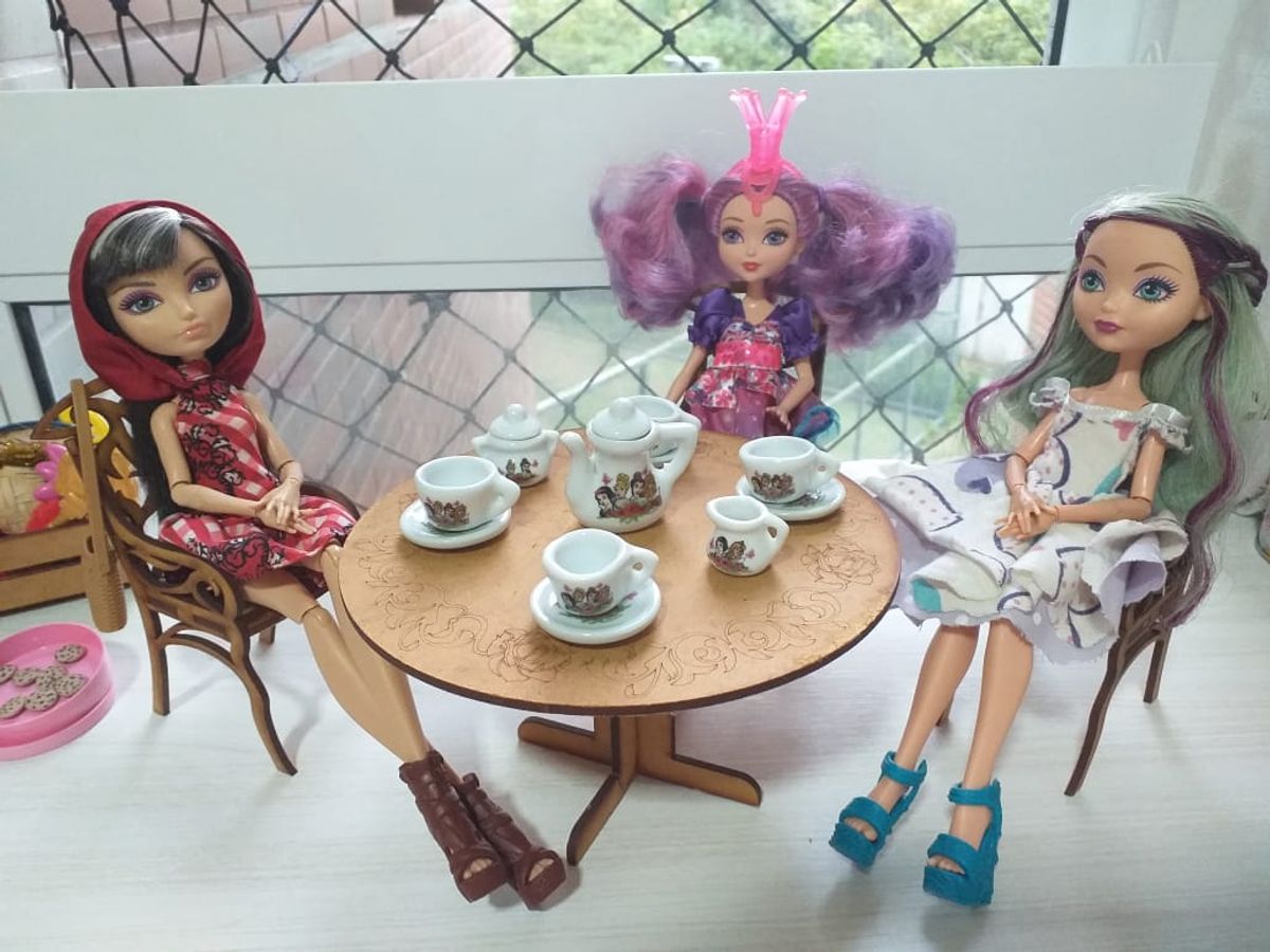 Boneca EVER AFTER HIGH FESTA DO CHÁ RAVEN QUEEN