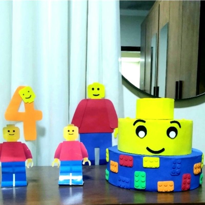Kit de Festa (Pegue e Monte) Tema Lego/Roblox Ou Minicrafit com 9 Pecas, Brinquedo Lego Usado 90428323