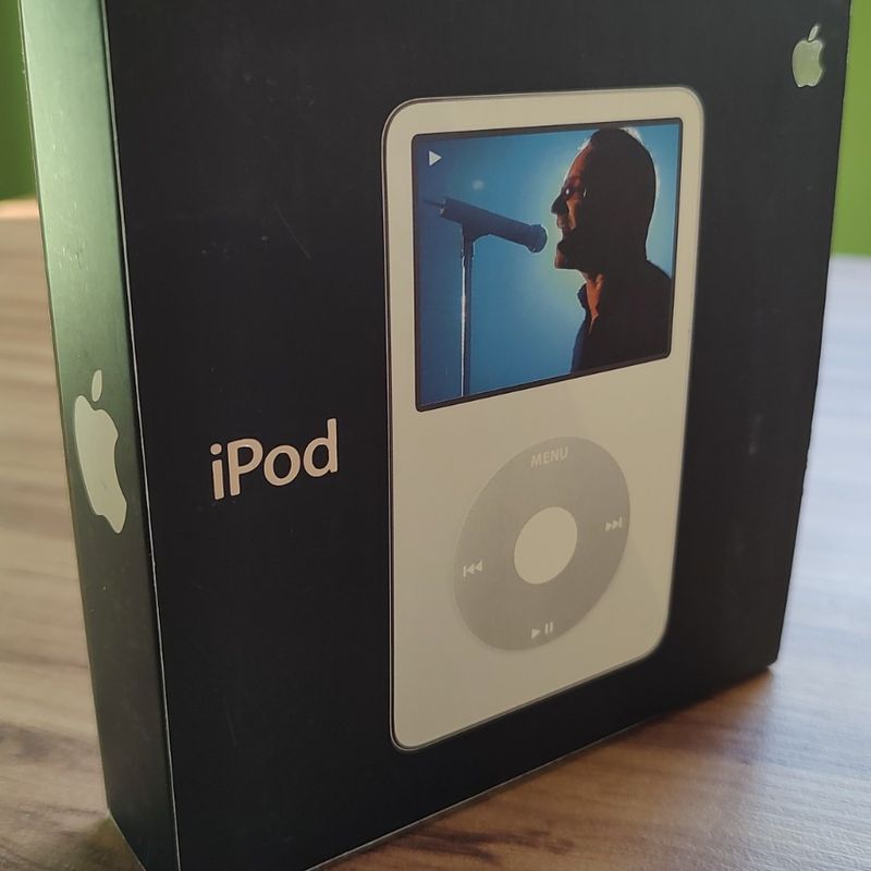 Elite Obsolete Electronics New iPod Classic Black Gray Red