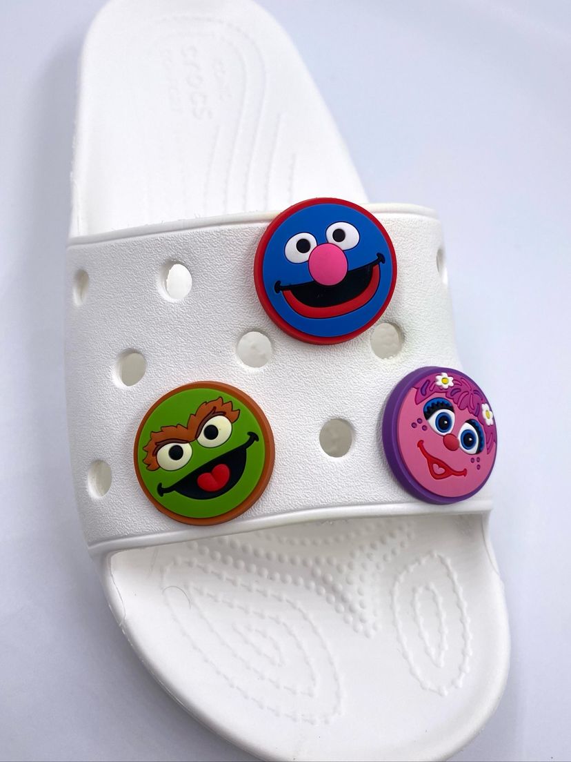 Kit Jibbitz para Crocs , Sesame Street | Item Infantil Crocs Nunca Usado  67029650 | enjoei