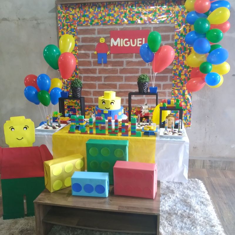 Kit de Festa (Pegue e Monte) Tema Lego/Roblox Ou Minicrafit com 9