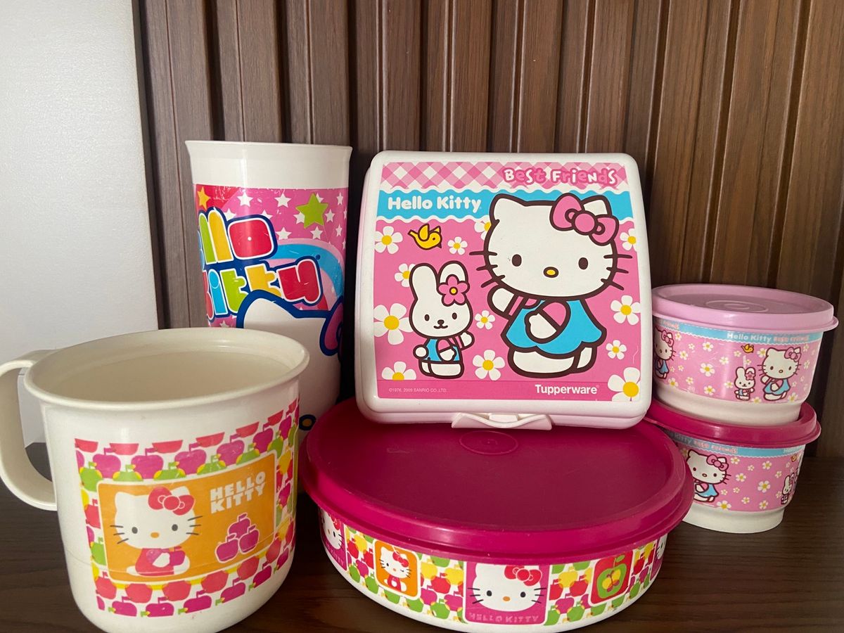 Tupperware Hello Kitty ot & mug set