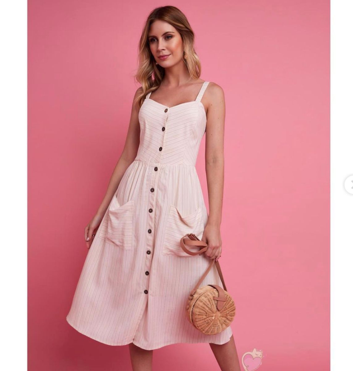 vestido midi com botões na frente
