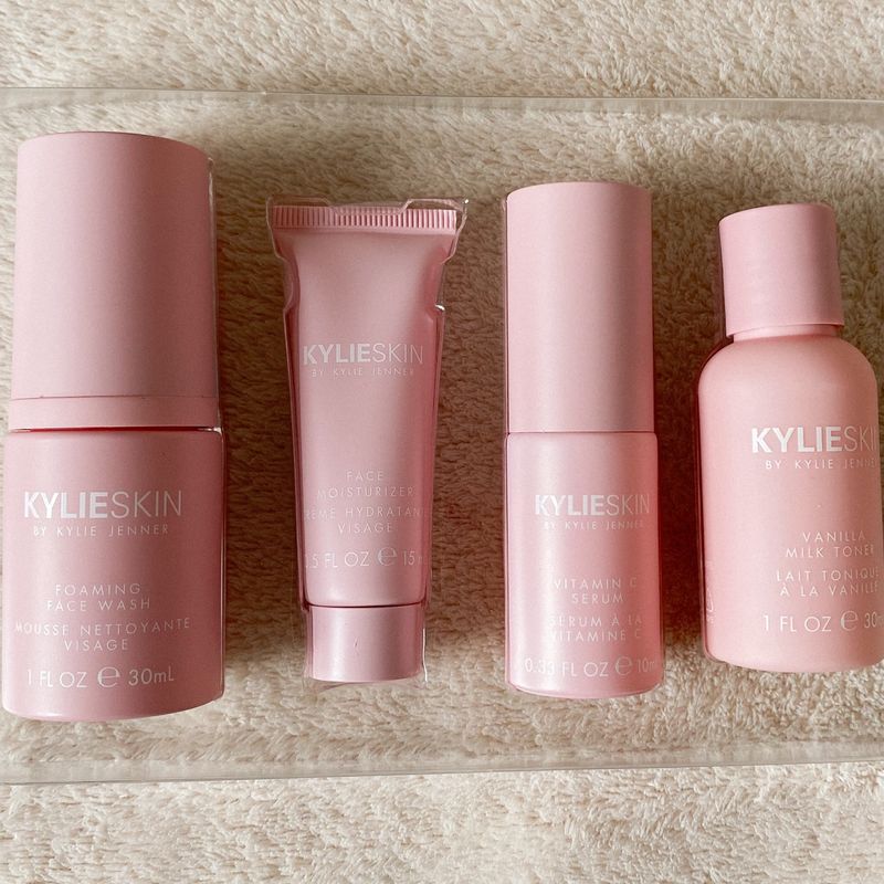 Kylie Skin Set