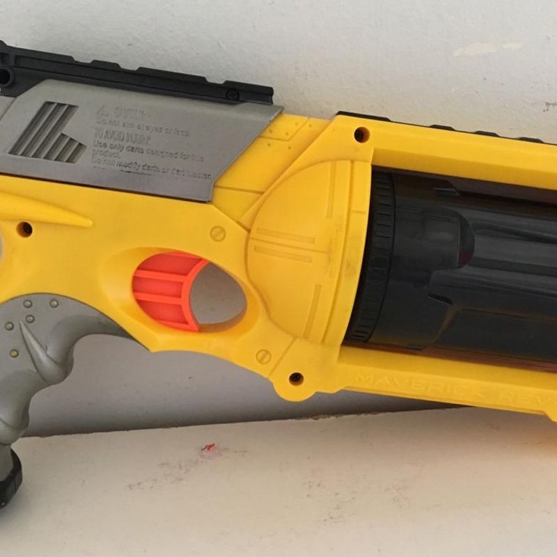 Pistola de dardos revólver Nerf Maverick REV-6 amarela Nerf N-Strike