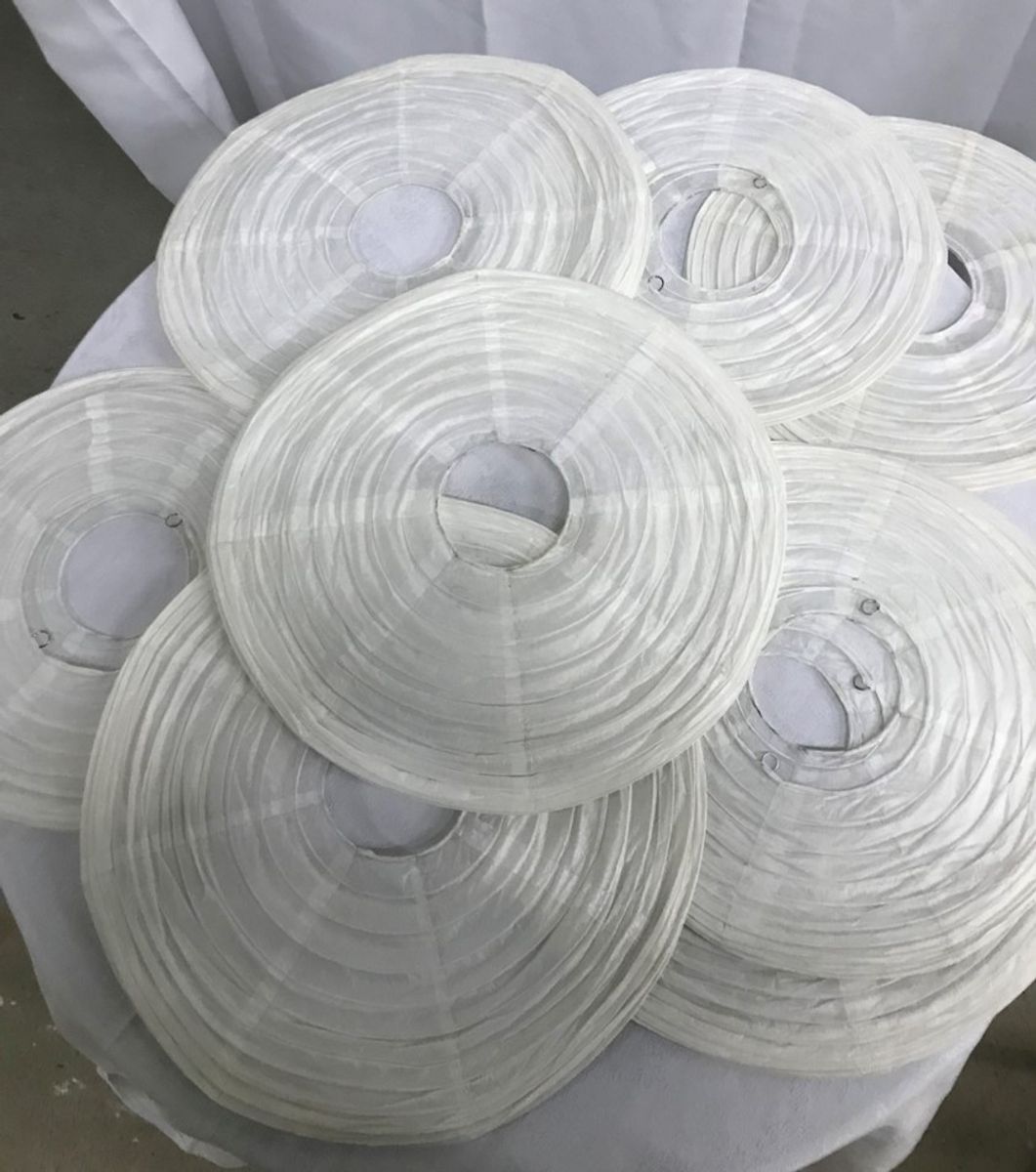 Lanternas Japonesas Brancas Item de Decoração Artesanal Usado