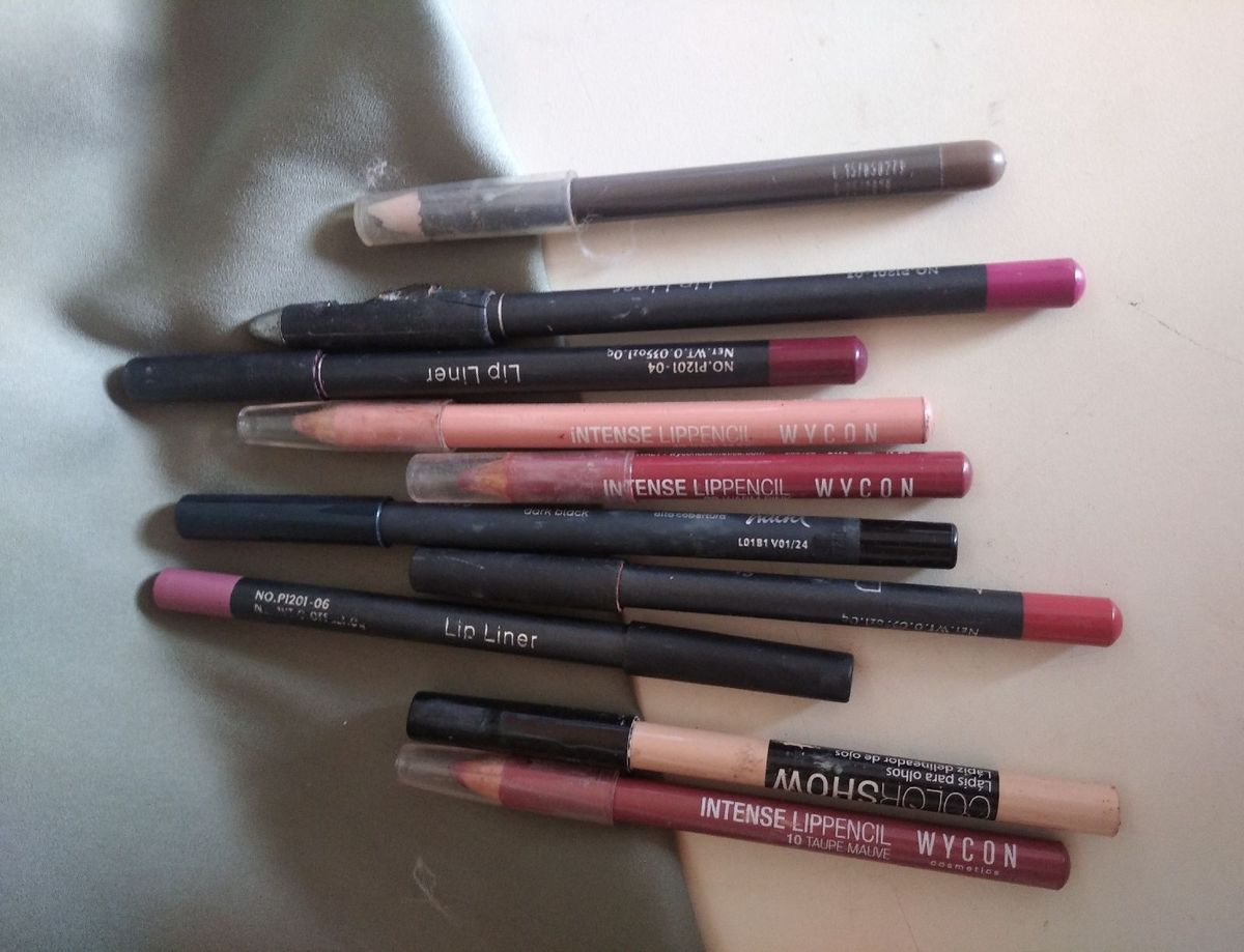 Lápis Labial e Lápis de Olho Usados | Maquiagem Feminina Tracta Usado ...